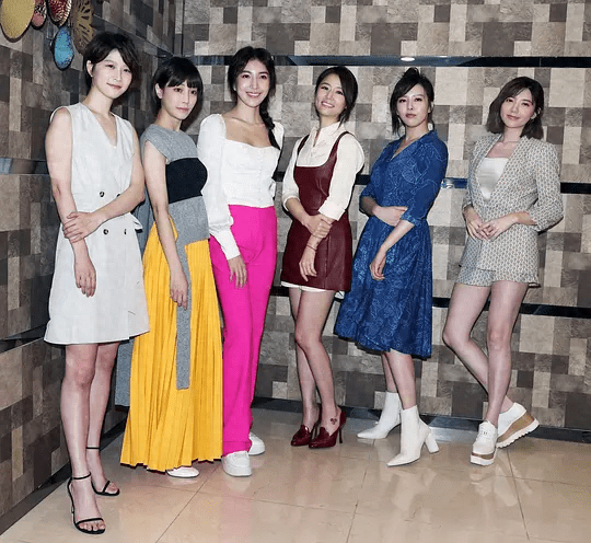 熟女欲望日记(第一次和50岁女人约会怎么聊)插图29
