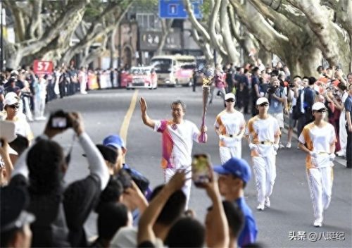 白岩松为什么被央视解雇了(白岩松事件的影响)插图29
