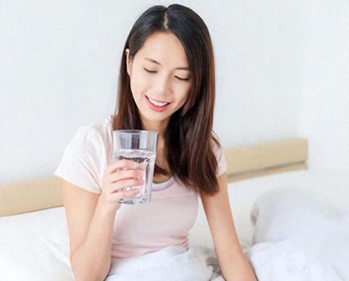 早上只喝水不吃饭危害(儿童吃饭喝水的危害)插图3