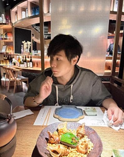 李俊毅(李俊毅老婆李燕芳)插图