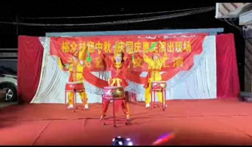 逛新城表演唱(逛新城二人表演完整版)插图3