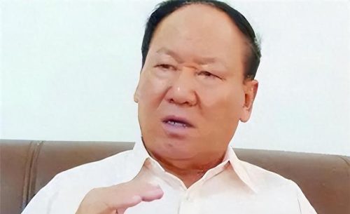 司令员砸酒店(2007打砸酒店完整视频)插图5