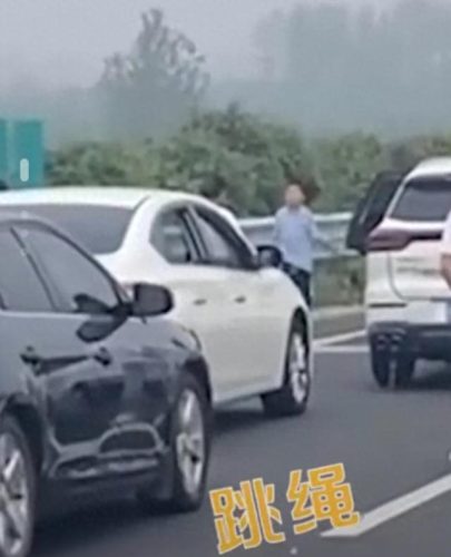 堵车图片(晚上堵车图片)插图5