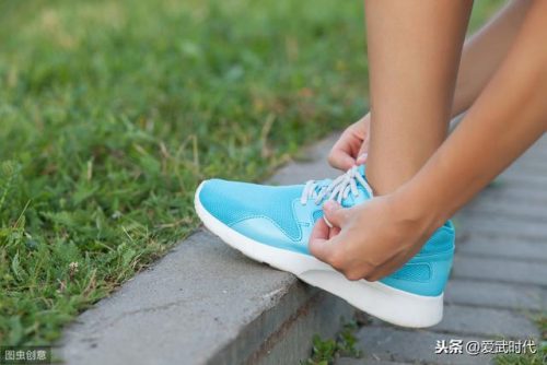 顶胯是什么意思(女版顶胯舞现场30秒恶搞)插图
