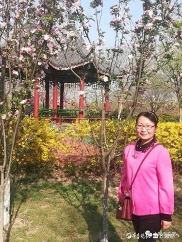 弄花香满依(掬水月在手弄花香满衣)插图