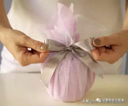 礼物包装方法(礼物包装带系法)插图1