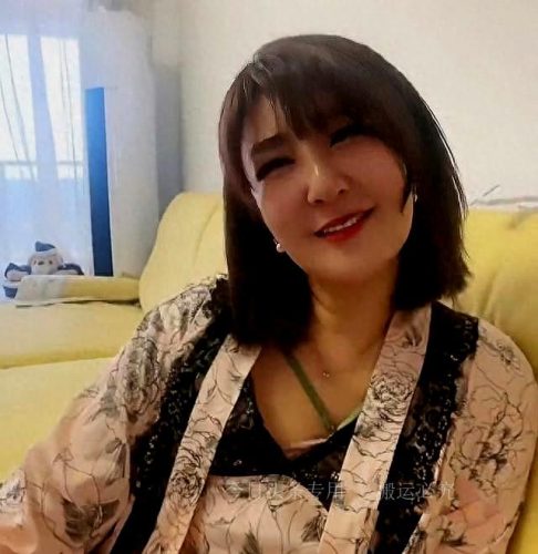 穿情趣睡衣(洞房花烛夜穿睡衣好还是睡袍好)插图