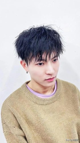 最流行男生发型(今年流行男生发型)插图9