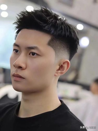 最流行男生发型(今年流行男生发型)插图5