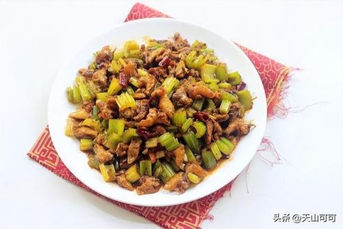 田螺肉的做法(厨师长王刚教炒田螺肉)插图4