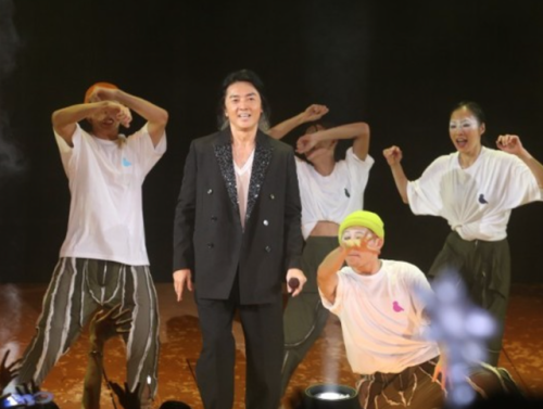 郑伊健红馆演唱会(郑伊健最经典的演唱会)插图