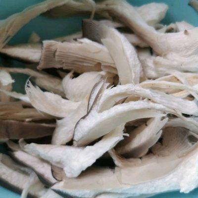 椒盐蘑菇(椒盐蘑菇怎么做酥脆窍门)插图2