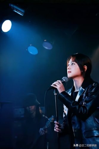 坂井泉水的个人资料简介(山口百惠身高有多高)插图28