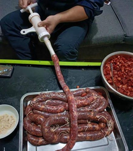 腊肠制作方法和配方(腊肉的腌制方法和配料)插图1
