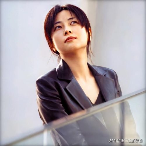 坂井泉水的个人资料简介(山口百惠身高有多高)插图5