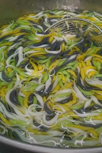 槐花粉的作用与功效(槐花粉吃了有什么好处)插图2