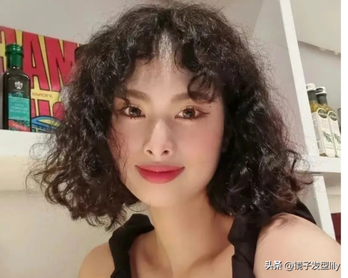 长卷发发型(2023最火卷发)插图4
