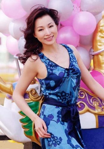 董卿为什么不主持央视春晚了(央视主持人董卿的简介)插图7