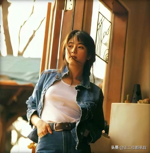 坂井泉水的个人资料简介(山口百惠身高有多高)插图4