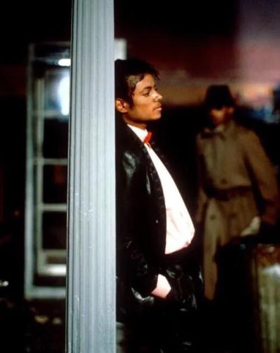 thriller 歌词(thriller舞蹈完整版)插图32