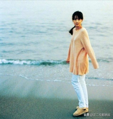坂井泉水的个人资料简介(山口百惠身高有多高)插图22