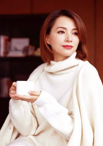 董卿为什么不主持央视春晚了(央视主持人董卿的简介)插图2