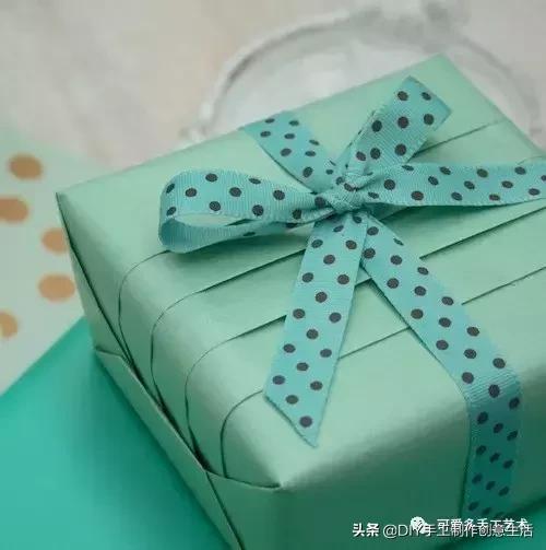 礼物包装方法(礼物包装带系法)插图2