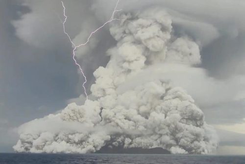 长白山天池火山(长白山天池形成的原因是什么)插图