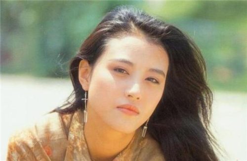 芳心不在家(电影芳心别乡故事梗概)插图1