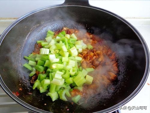 田螺肉的做法(厨师长王刚教炒田螺肉)插图11