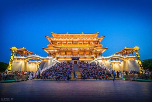 西安市旅游景点(西安大唐不夜城)插图1