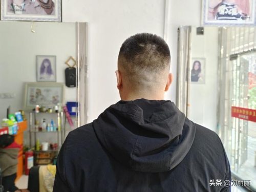最流行男生发型(今年流行男生发型)插图1