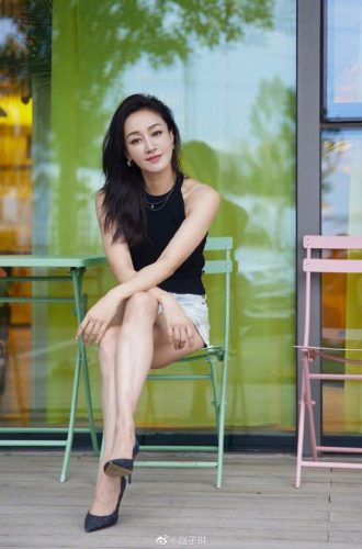 靳东老婆(靳东怎么读)插图5