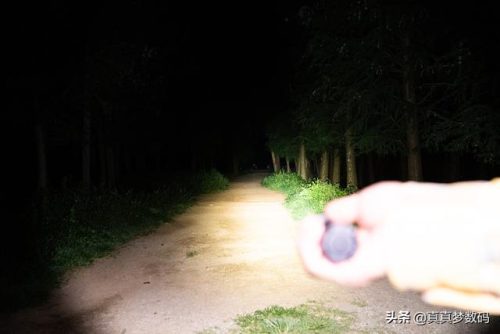 强光手电什么牌子好(三大公认最好的手电筒)插图5