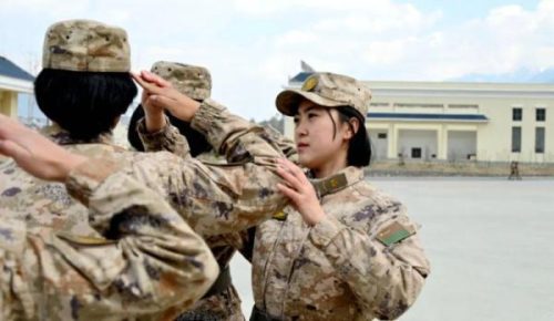 女大学生入伍(女生当两年兵值得吗)插图1