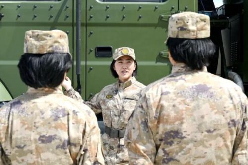 女大学生入伍(女生当两年兵值得吗)插图4