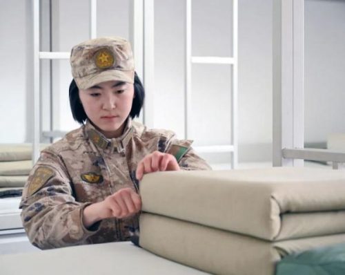 女大学生入伍(女生当两年兵值得吗)插图2