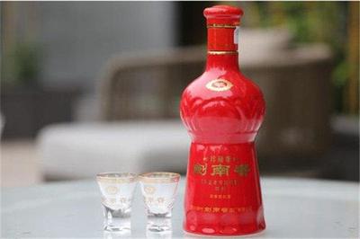 最贵中国白酒排行榜(中国白酒销量排行榜前十名)插图1