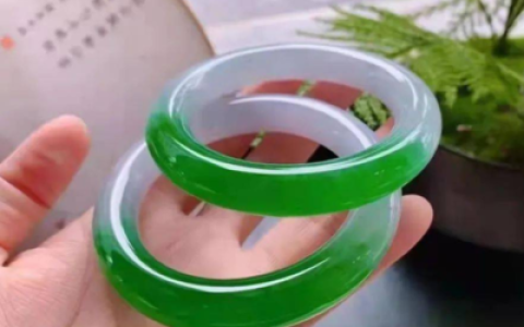 十大最值钱的翡翠排行榜(十大名牌翡翠手镯排行榜)