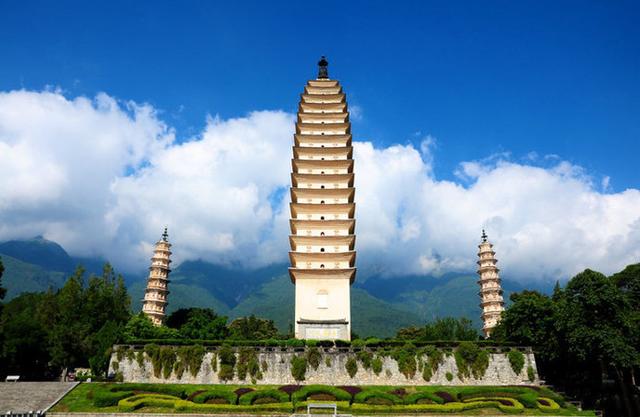 云南十大必玩景点排行榜(云南十大景点排名大全)插图1