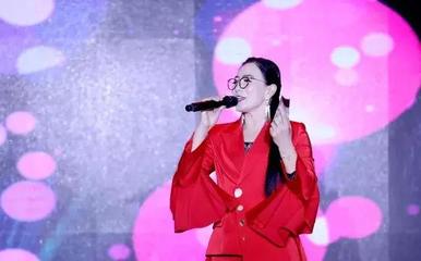 十大女生校园歌手排行榜(校园歌手比赛大三女生)插图