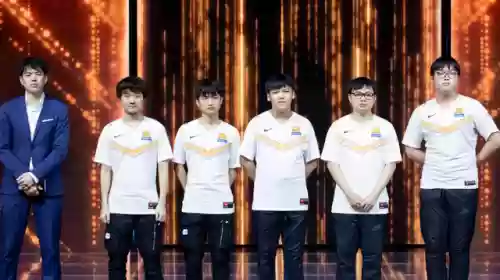 无人进最佳阵容进总决赛(绿茵群星赛最佳11人阵容)插图1