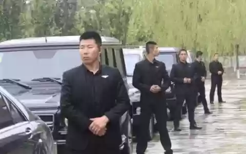 保镖阵容排场