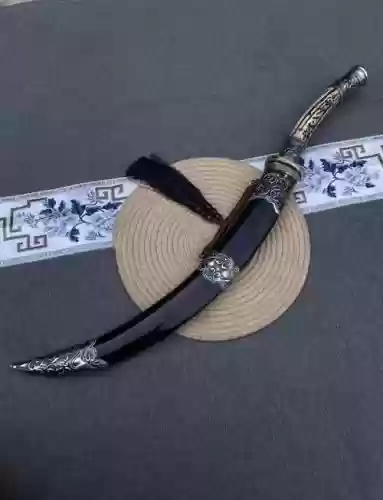 哪位主角使用弯刀作为武器插图