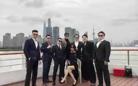 社交名流阵容搭配图片男，社交名流聚光灯位置