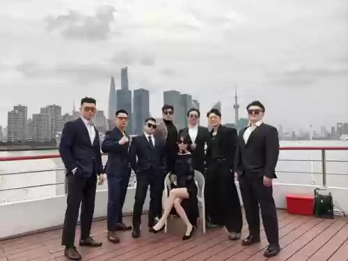 社交名流阵容搭配图片男，社交名流聚光灯位置插图